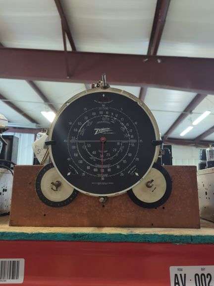Zenith Long Distance Radio with Vacuum Tubes image
