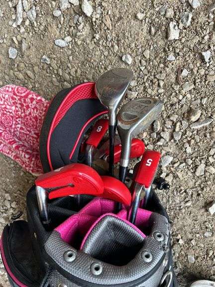 Wilson Golf Bag with Knight Evader Clubs and Golf Cart