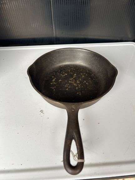 Wagner Ware Sidney O #5 Cast Iron Skillet image