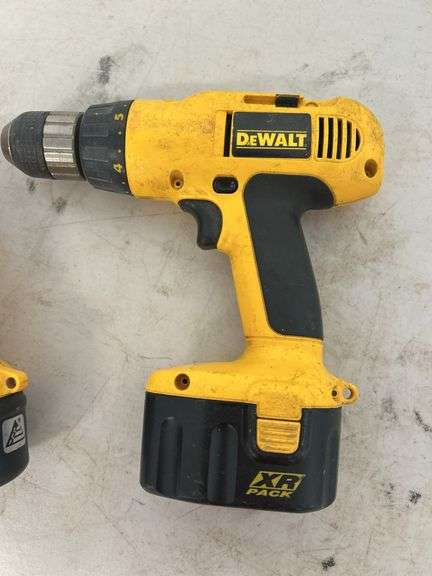 DeWalt DW991 Drill & DW906 Flashlight