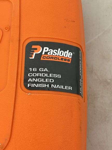 Paslode Cordless 16 Gauge Angled Finish Nailer with Case & Accessories