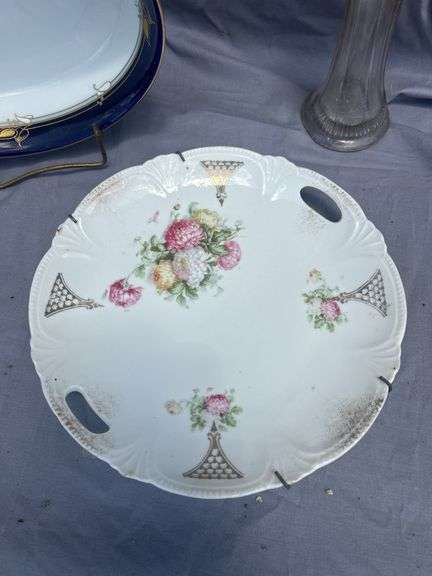Collectible Decorative Plates & Iridescent Glass Vase