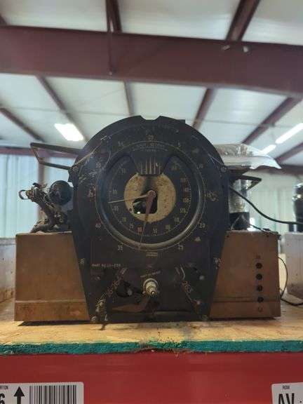 Vintage Broadcast Radio Receiver Split Second Tuning image