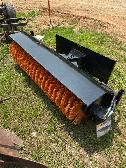 L7-SKID STEER SWEEPER image