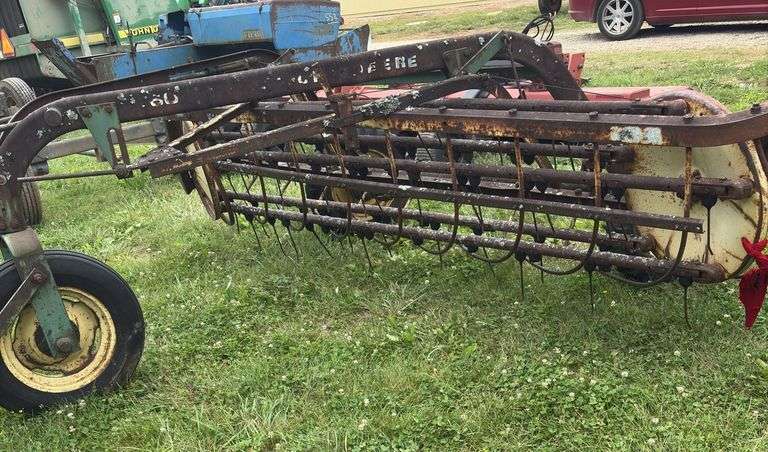 L10- JOHN DEERE HAY RAKE image