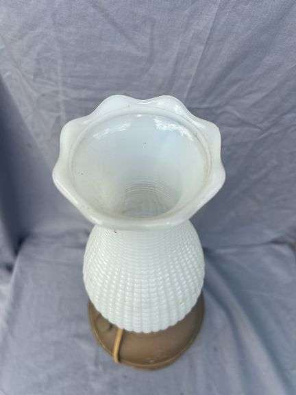 Vintage Style Hobnail Milk Glass Table Lamp