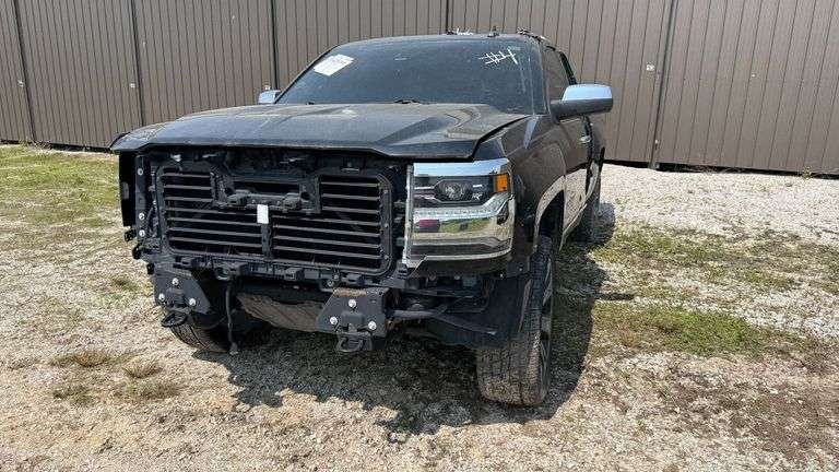 2017 CHEVROLET SILVERADO (HAS RED REBUILT TITLE)