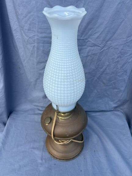 Vintage Style Hobnail Milk Glass Table Lamp image