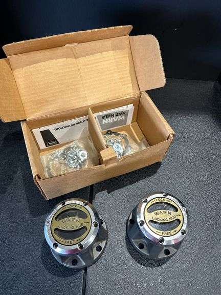 Warn Locking Hub Set with Hardware image