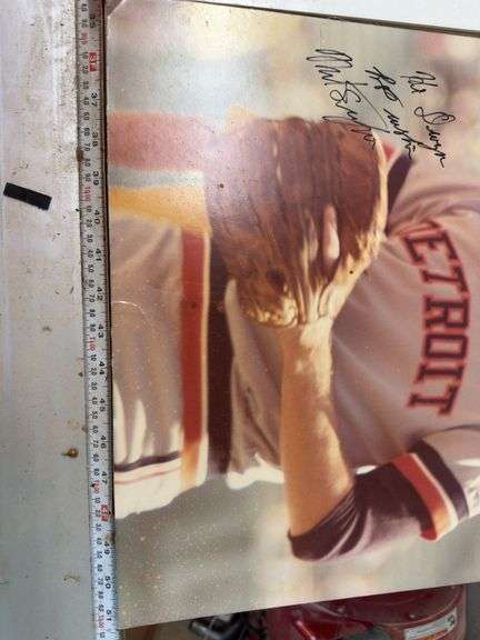Kirk Gibson Signed Photo and Detroit Free Press "Grand Finale" Newspaper