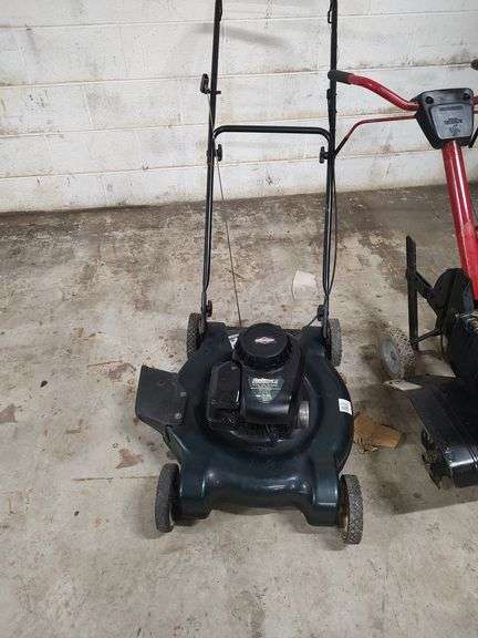 BOLENS 22 INCH PUSH MOWER WITH BRIGGS AND STRATTON ENGINE