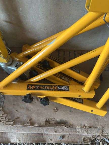 Metaltech Rolling Scaffolding Tower with Outriggers
