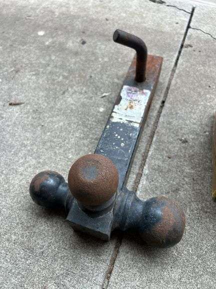 Trailer Hitch with Ball Mount and Additional Hitch Balls