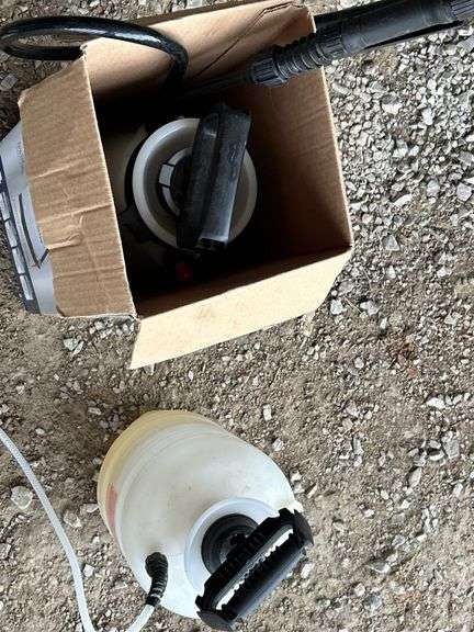 Husqvarna 4-Gallon Sprayer
