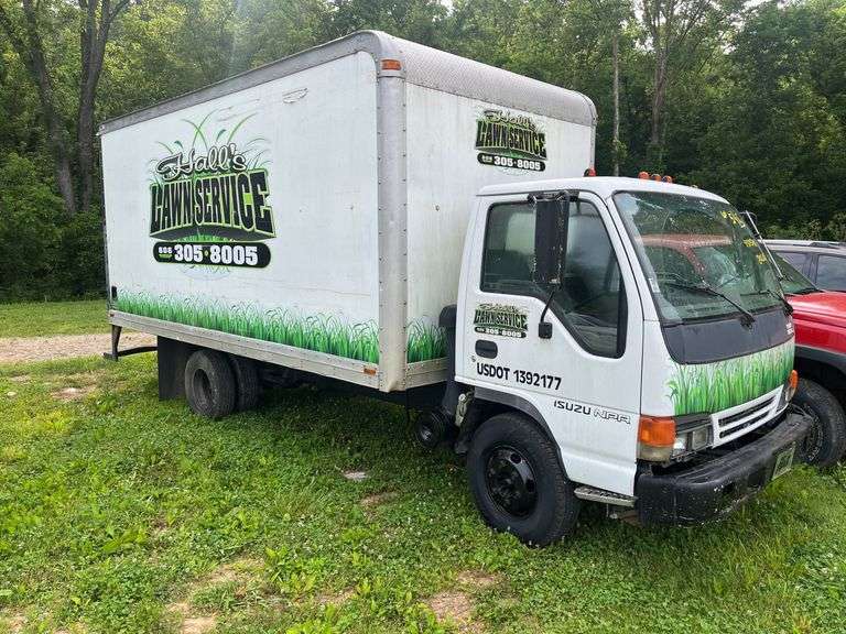 L14 - 2000 ISUZU NPR BOX TRUCK (HAS TITLE) image