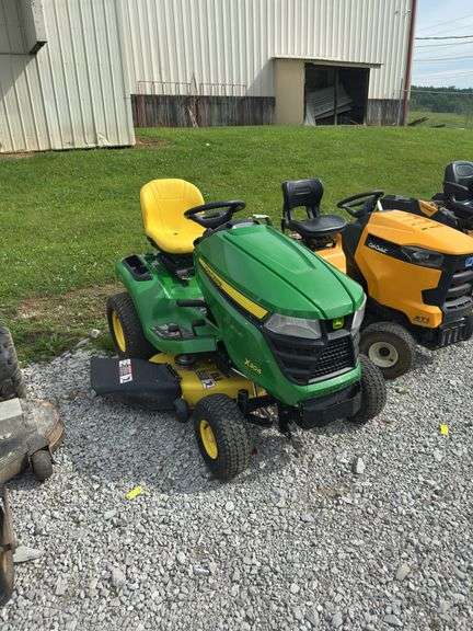 L16- JOHN DEERE X304 RIDING MOWER image