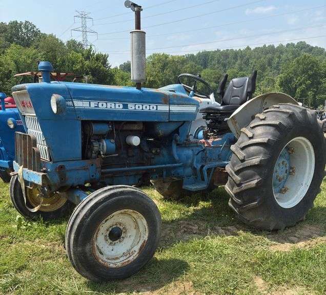 L9 - FORD 5000 TRACTOR image