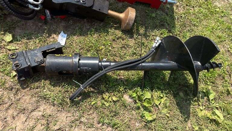 L5 - EXCAVATOR POST HOLE DIGGER image