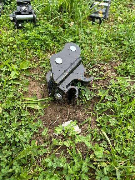 L5-MINI EXCAVATOR QUICK ATTACH image