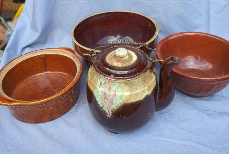 Gwen Ware Pottery Set: Teapot and Bowls image