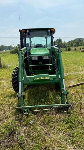 JOHN DEERE TRACTOR 5075E