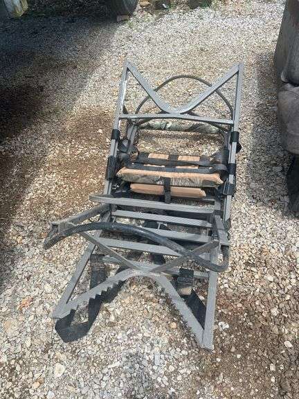 Portable Climbing Tree Stand for Hunting image