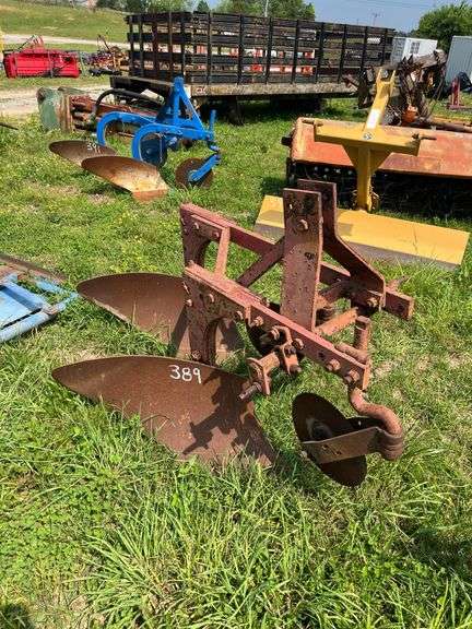 L6 INTERNATIONAL 2 BOTTOM PLOW image