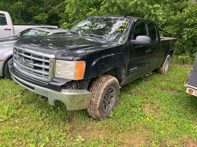 L15B- 2011 GMC SIERRA (HAS TITLE) image