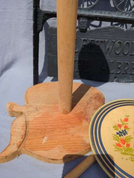 Decorative Apple Paper Towel Holder, Horse Carriage Sign, Duck and Lady Plate