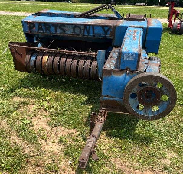 L10- SQUARE BALER image