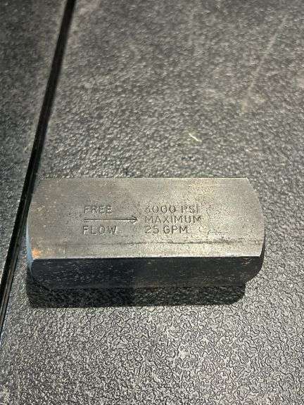 Hydraulic Flow Control Valve, 3000 PSI image