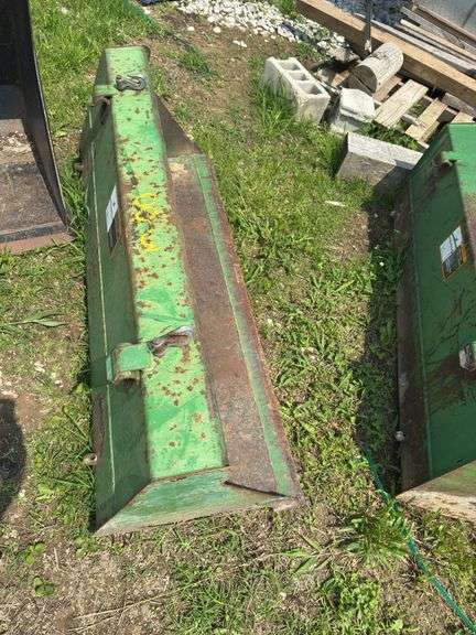 L7- TRACTOR BUCKET image