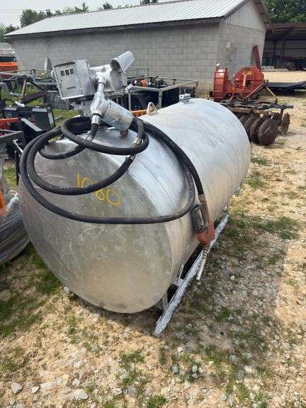 L7- 550 GALLON FUEL TANK WITH ELECTRIC PUMP image