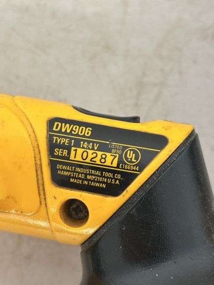 DeWalt DW991 Drill & DW906 Flashlight