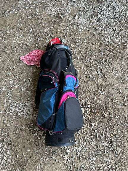 Wilson Golf Bag with Knight Evader Clubs and Golf Cart image