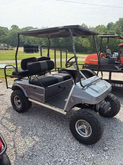 L17 - CLUB CAR GOLF CART image