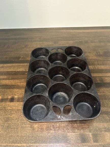 Griswold Erie PA Cast Iron Muffin Pan - #949C image