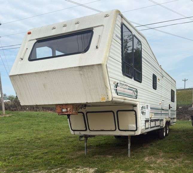 1989 L15D - 1989 JAYCO FIFTH WHEEL CAMPER (NO TITLE) image