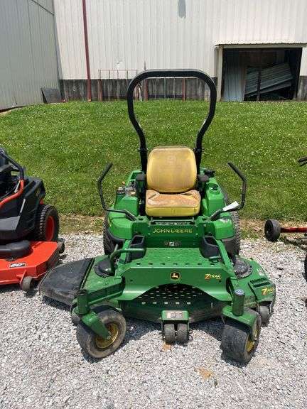 L16 - JOHN DEERE 60 INCH ZERO TURN image