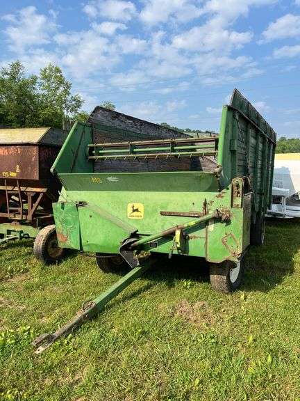 L10- JOHN DEERE 214 SILAGE WAGON image