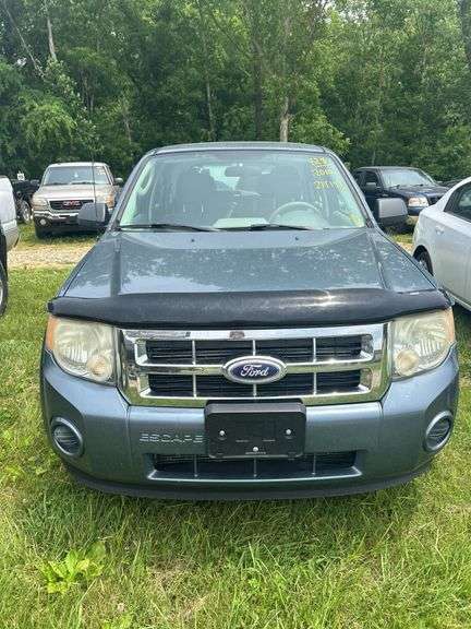 L13- 2010 FORD ESCAPE (HAS TITLE) image