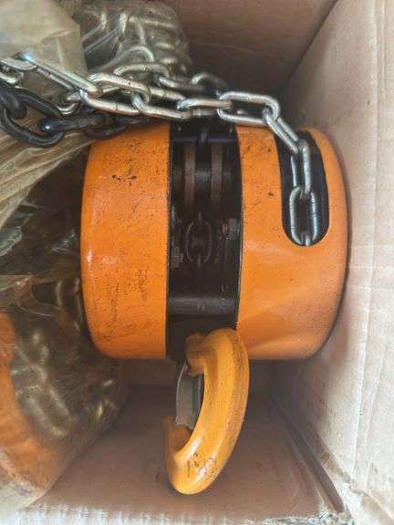 Central Machinery 1-Ton Chain Block
