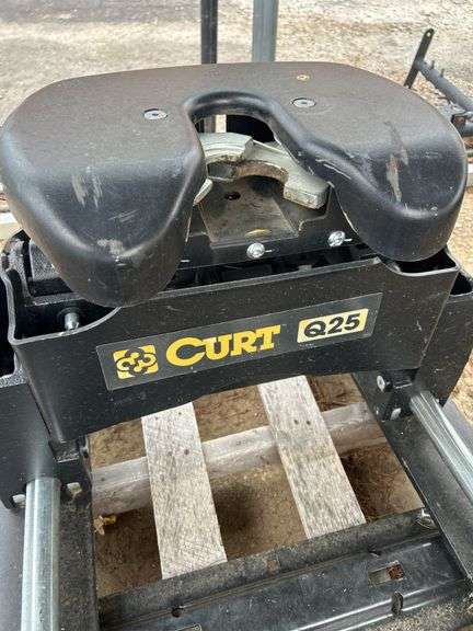 Curt Q25 5th Wheel Trailer Hitch