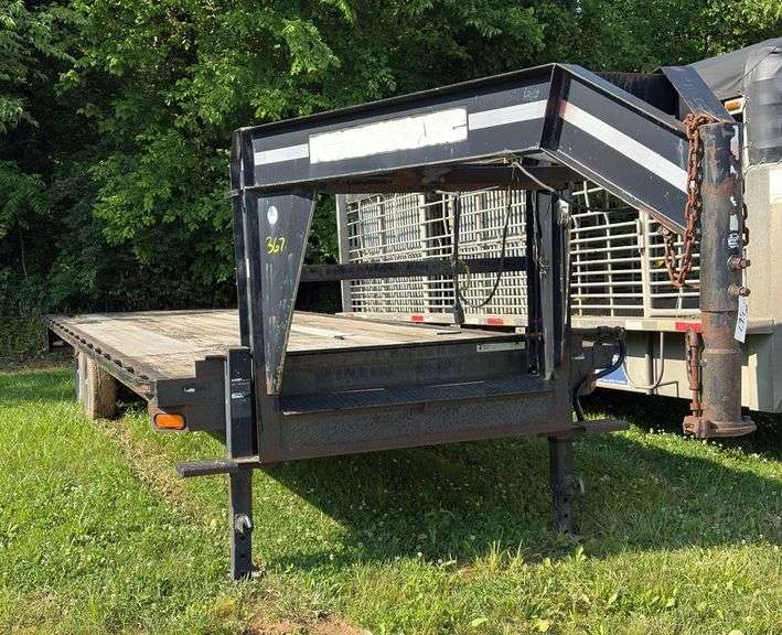 L15A- 2009 25 FT GATORMADE GOOSENECK TRAILER (HAS TITLE) image
