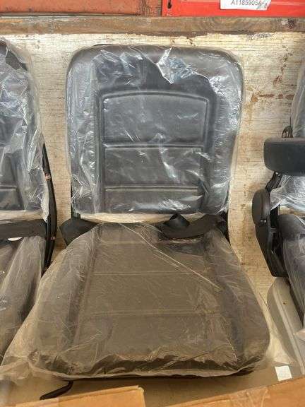 EQUIPMENT SEAT image