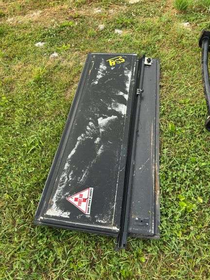 L18 - TRUCK BED COVER image