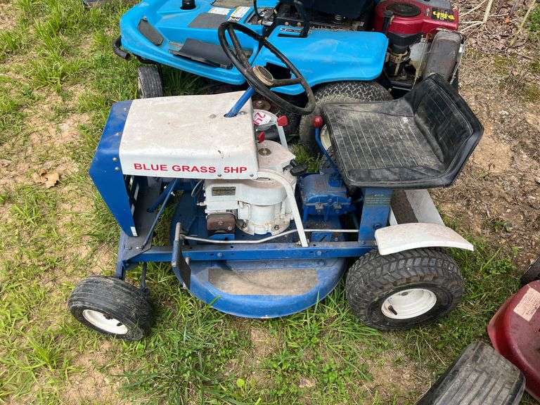 L15B- BLUE GRASS RIDING MOWER image