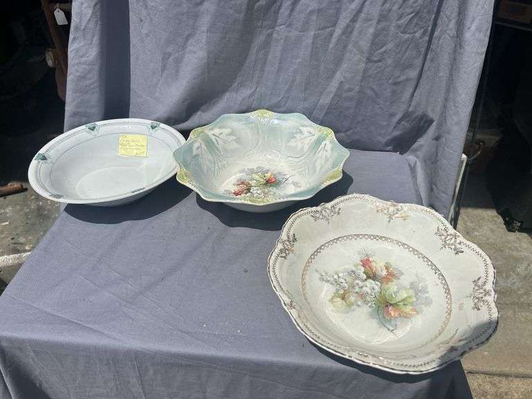 Set of Decorative China Bowls image