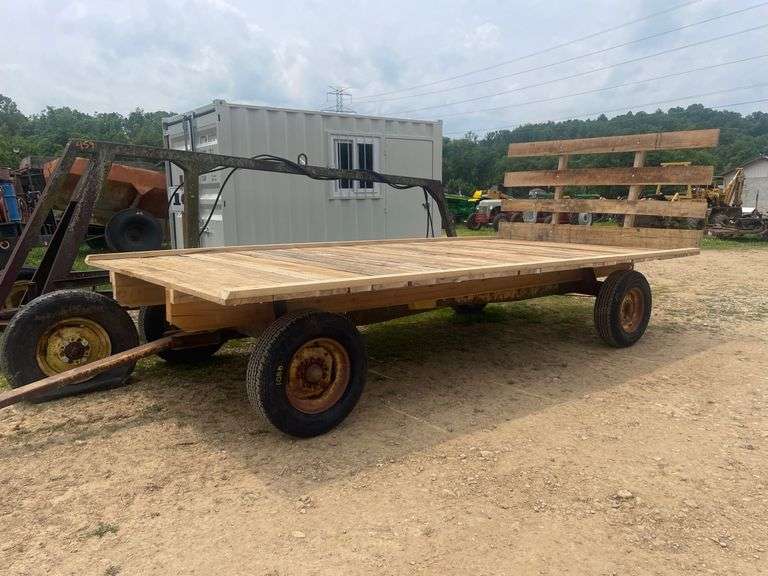 L10- NEW HOLLAND HAY WAGON image