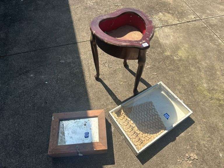 Heart-Shaped Stand and Decorative Box/Frame Lot image